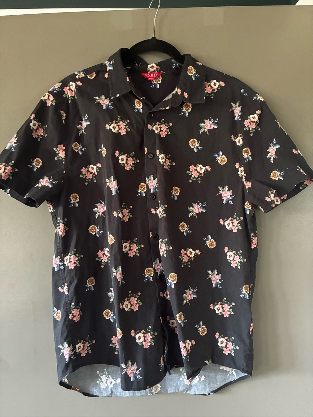 GUESS Black Short-Sleeve Floral Button-Down Shirt